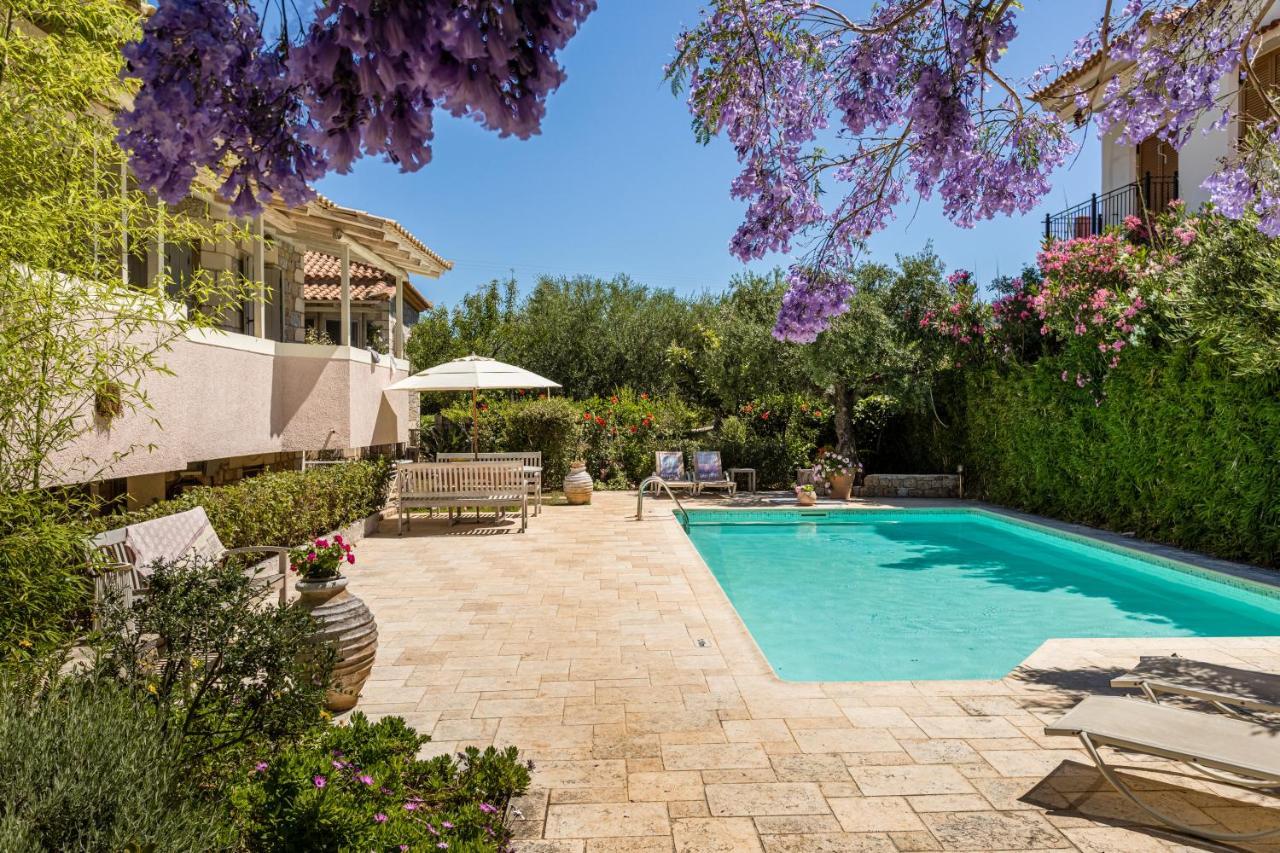 Tria Luxury Residences Stoupa Bagian luar foto