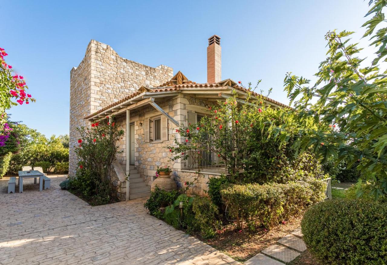 Tria Luxury Residences Stoupa Bagian luar foto