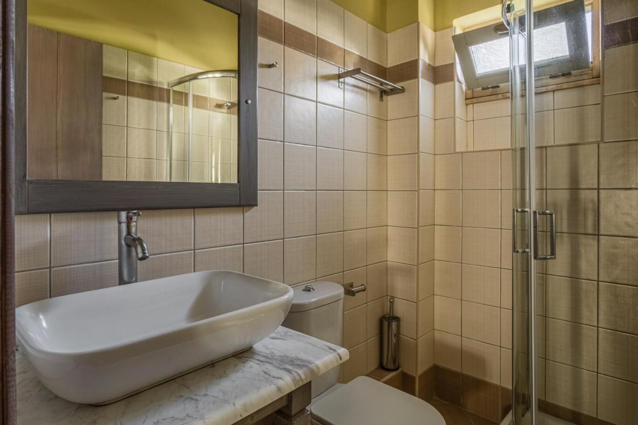 Tria Luxury Residences Stoupa Bagian luar foto
