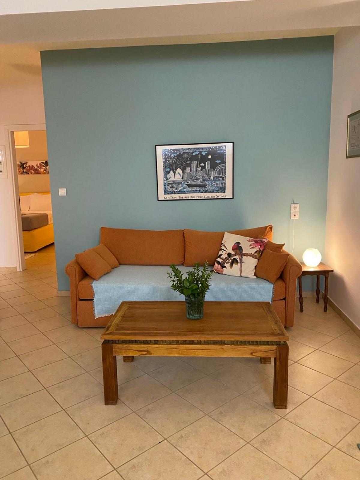 Tria Luxury Residences Stoupa Bagian luar foto