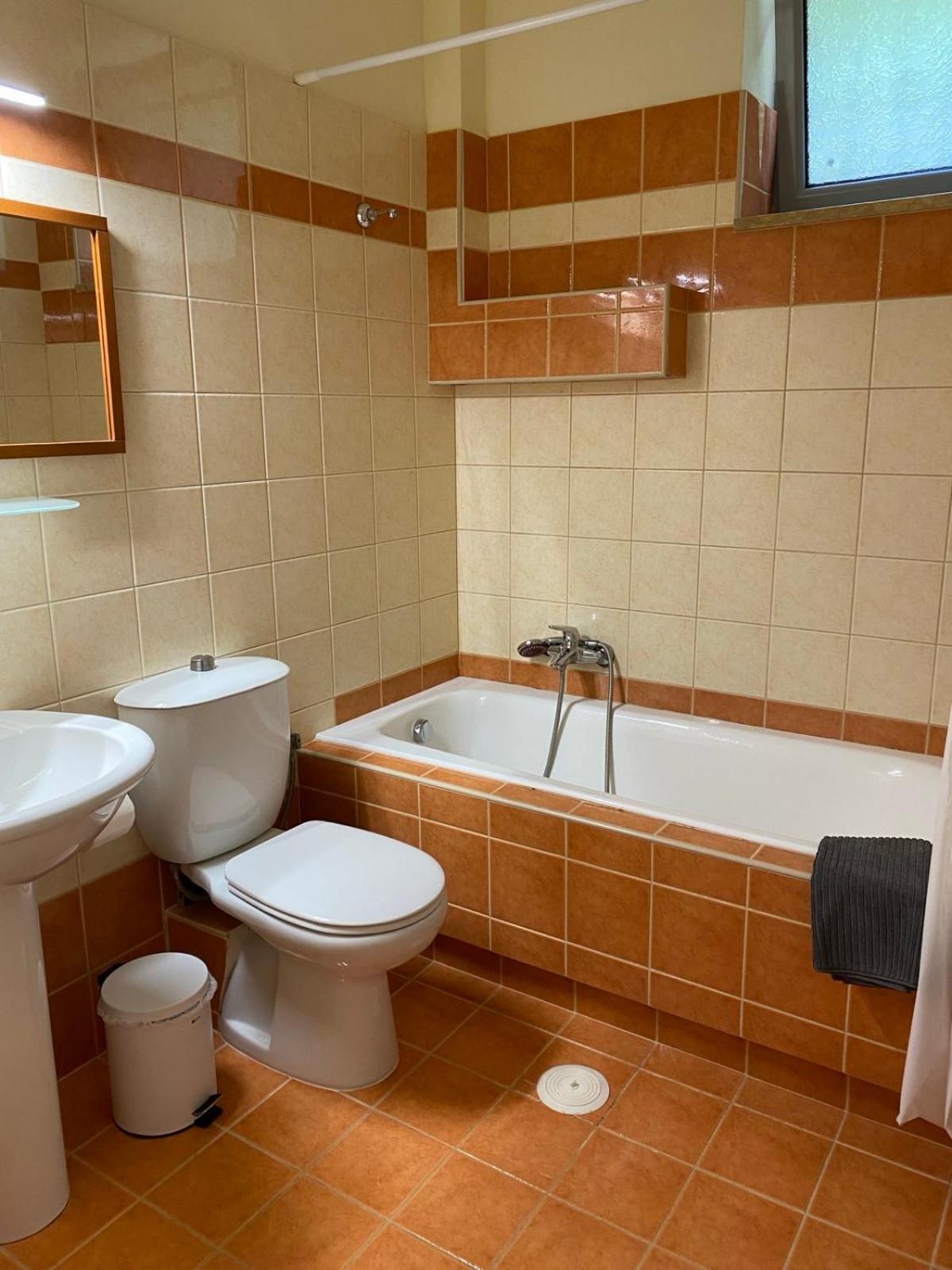 Tria Luxury Residences Stoupa Bagian luar foto