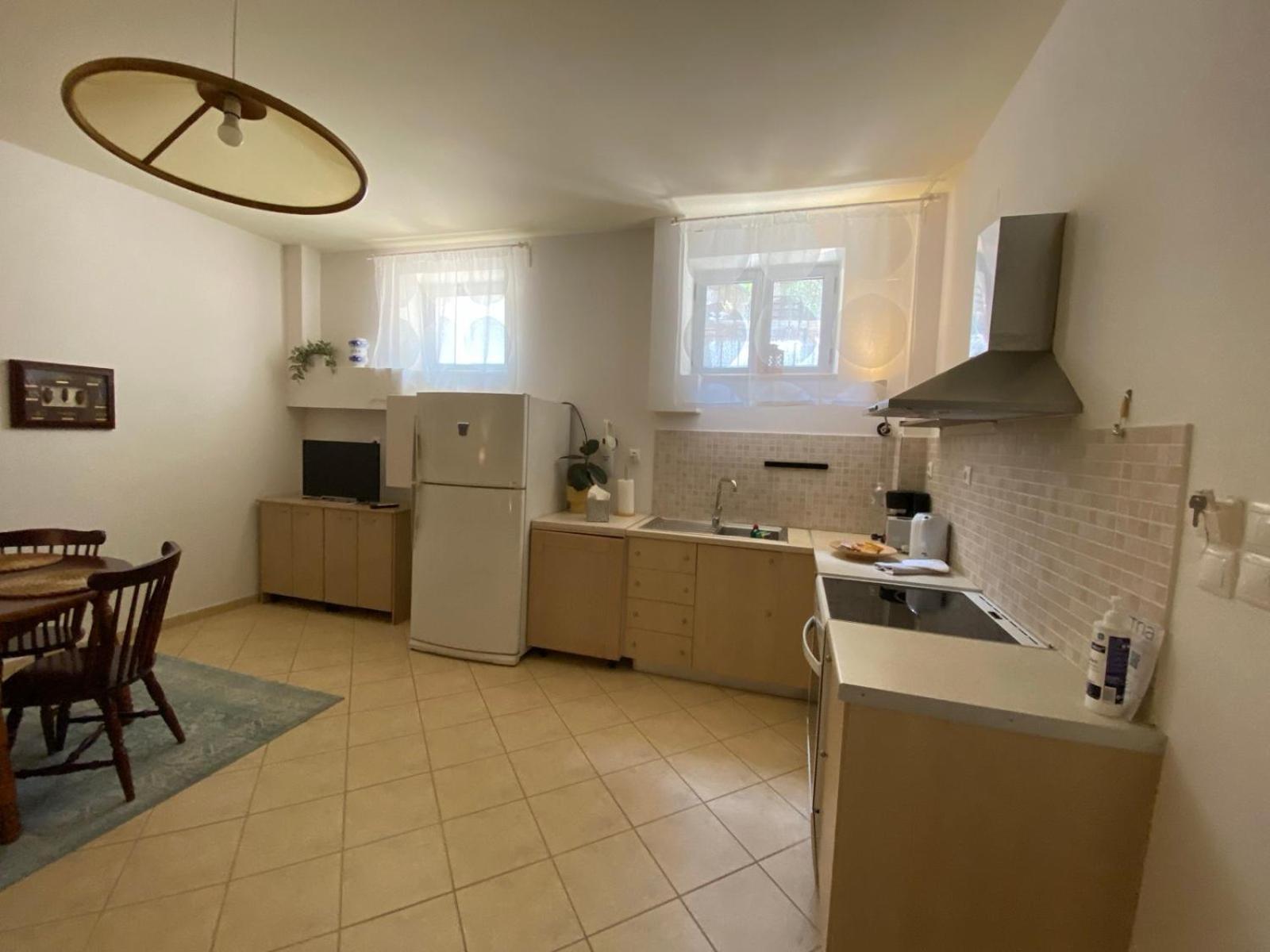 Tria Luxury Residences Stoupa Bagian luar foto