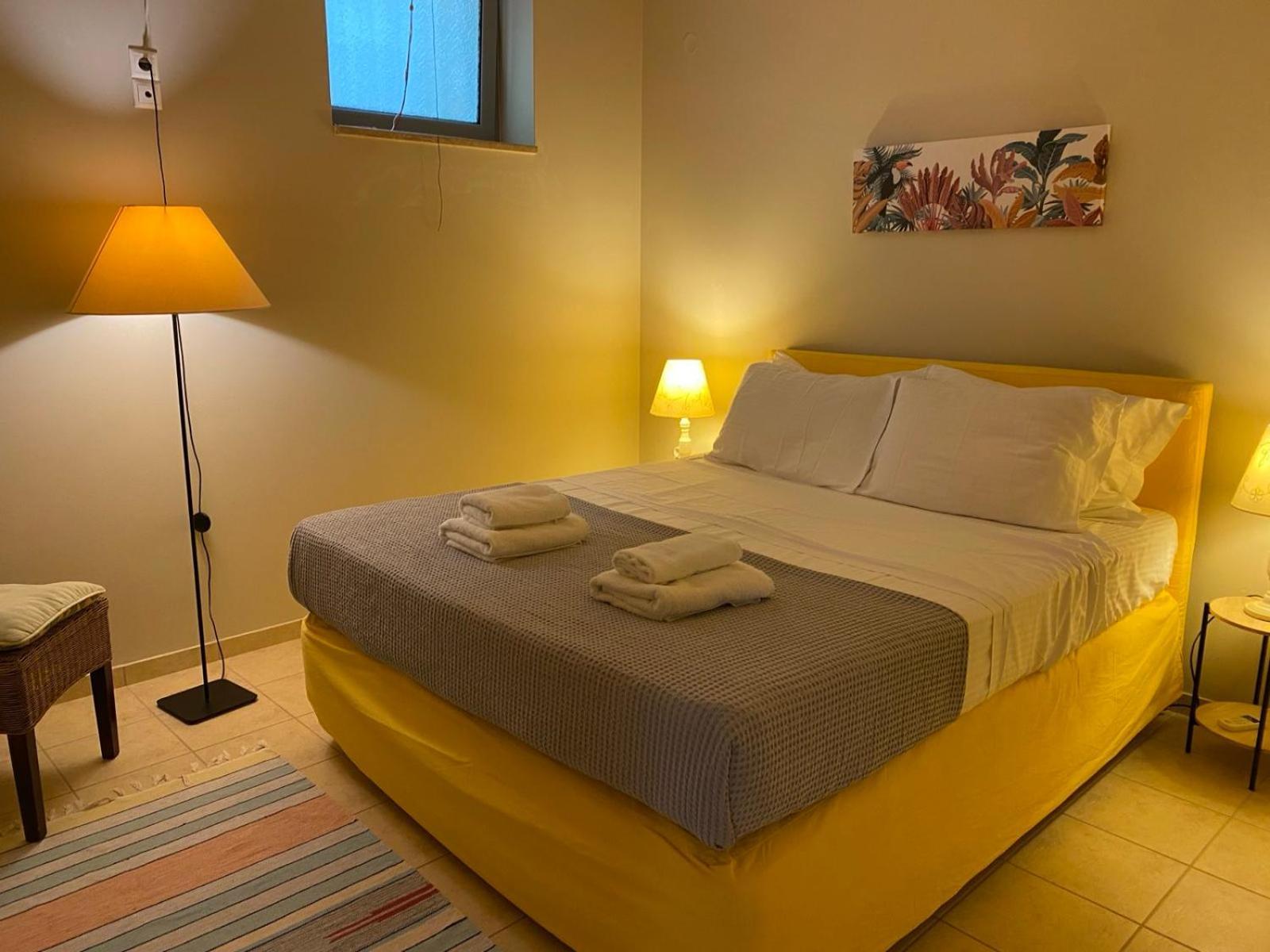 Tria Luxury Residences Stoupa Bagian luar foto